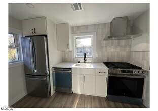613 Willow Ave-Unit -2 in Garwood, NJ - Building Photo - Building Photo