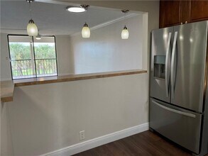 2460 Deer Creek Country Club Blvd in Deerfield Beach, FL - Foto de edificio - Building Photo