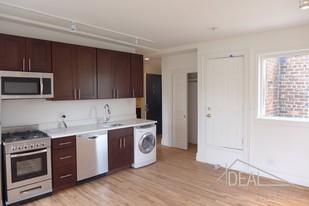 18 Sidney Pl in Brooklyn, NY - Building Photo