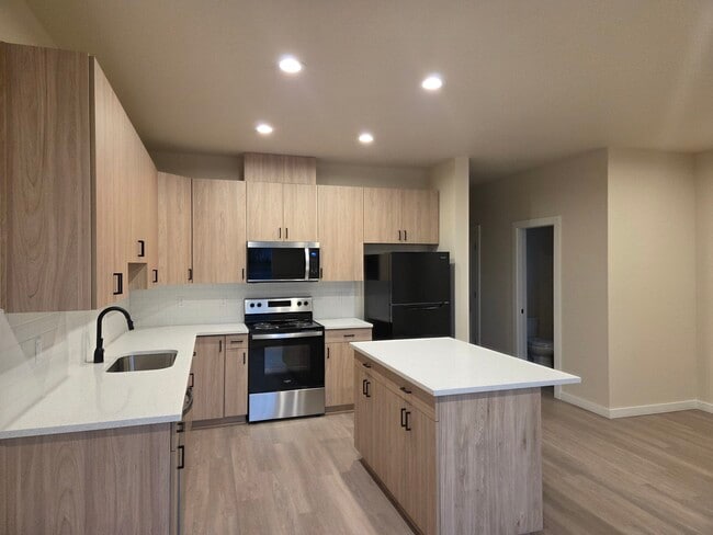 111 Section St in Molalla, OR - Foto de edificio - Building Photo