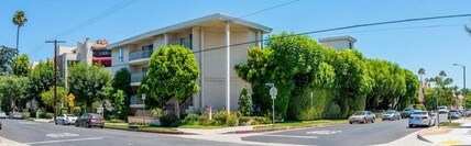 5204 Yarmouth Ave in Encino, CA - Foto de edificio - Building Photo