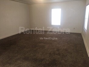 104 E Donna Dr in Merced, CA - Building Photo - Building Photo