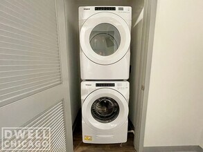 911 W Dakin St, Unit 1 in Chicago, IL - Building Photo - Building Photo