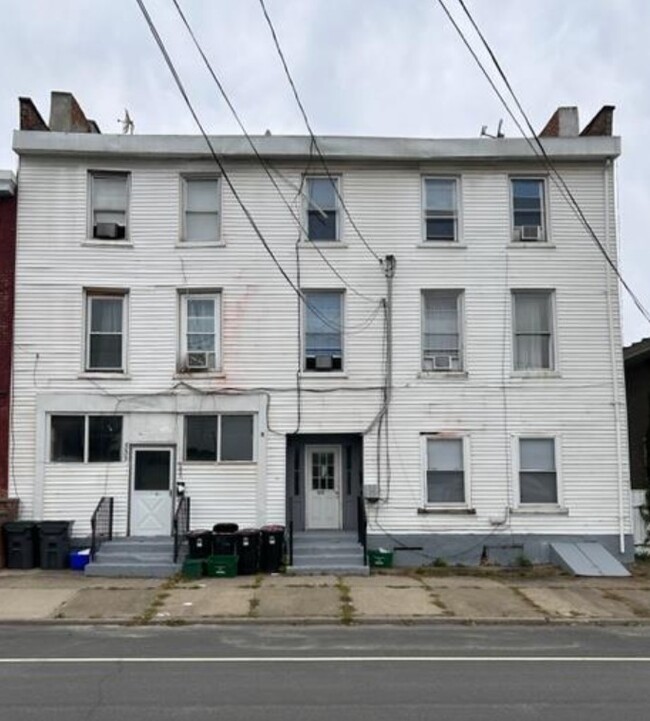 533 Broadway in Watervliet, NY - Building Photo - Building Photo