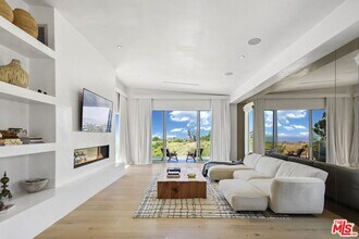 5911 Busch Dr in Malibu, CA - Building Photo - Building Photo