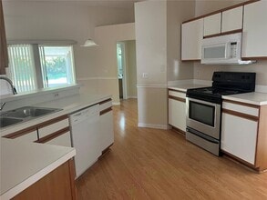 127 Madrona Dr in Eustis, FL - Building Photo - Building Photo