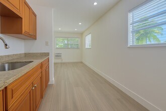 105 NW 14th Way in Dania Beach, FL - Building Photo - Building Photo