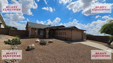 9950 E Watson Dr in Tucson, AZ - Building Photo - Building Photo