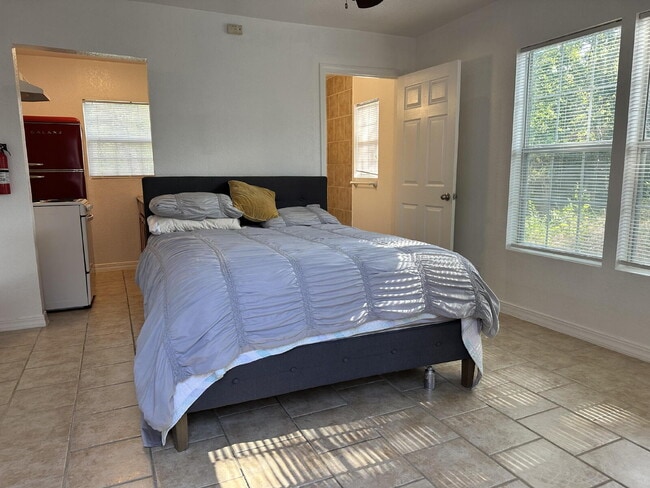 property at 119 E Ridgewood Ct