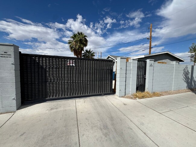 602 W McWilliams Ave in Las Vegas, NV - Building Photo - Building Photo