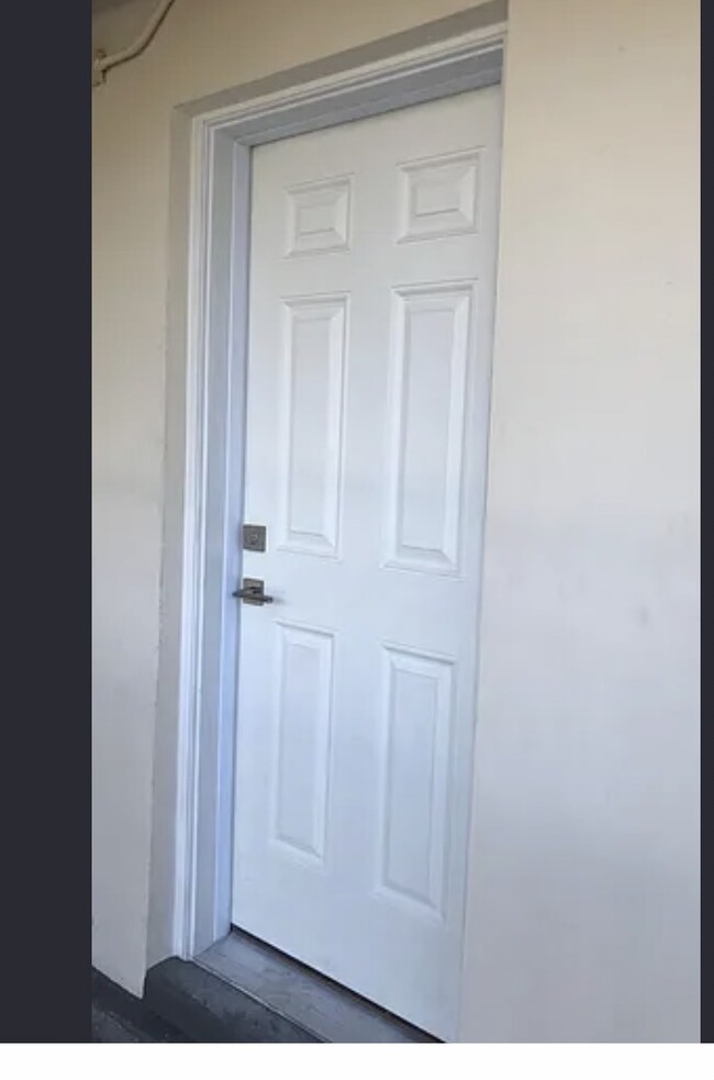 1014 Salzedo St, Unit 304 in Coral Gables, FL - Foto de edificio - Building Photo