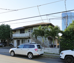 1129-1133 Elm St in Honolulu, HI - Building Photo - Building Photo