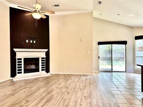 516 Flora Vista Ct in Arlington, TX - Building Photo - Building Photo