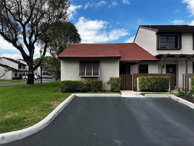 13350 SW 88th Ter in Miami, FL - Building Photo - Building Photo