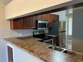 1057 Coral Club Dr in Coral Springs, FL - Foto de edificio - Building Photo
