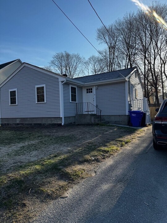 28 Brown St in Maynard, MA - Building Photo