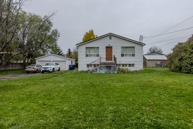property at 471 W 1st N