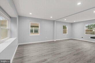 34 Hinsdale Ln in Willingboro, NJ - Building Photo - Building Photo