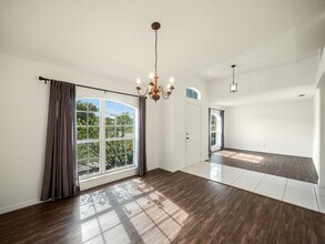 949 SE Bywood Ave in Port St. Lucie, FL - Building Photo - Building Photo