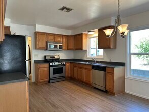 6011 Pine Crest Dr in Los Angeles, CA - Building Photo - Building Photo