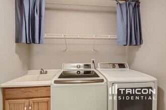 1312 Miles Ct in Ennis, TX - Building Photo - Building Photo