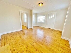 28 DuPont Ave, Unit 1 in Biddeford, ME - Building Photo - Building Photo