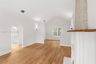 1222 Genoa St in Coral Gables, FL - Foto de edificio - Building Photo