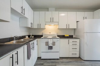 2700 Thimens in St. Laurent, QC - Foto de edificio - Building Photo