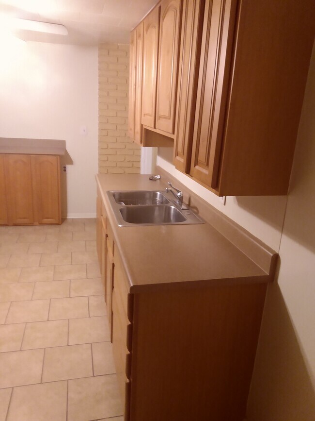 806 Miller Ave, Unit 806 Miller