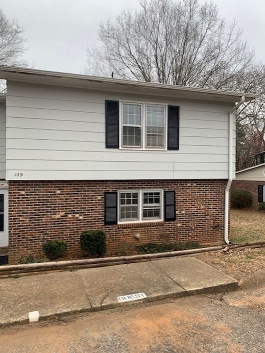 139 Fernridge Dr in Spartanburg, SC - Building Photo