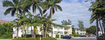 9720-9760 Bay Harbor Ter in Miami Beach, FL - Building Photo