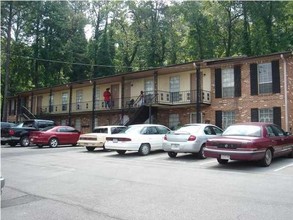 The Pines Apartments in Birmingham, AL - Foto de edificio - Building Photo