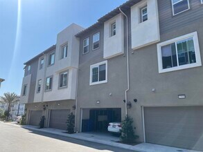 13004 Lumen Wy in San Diego, CA - Building Photo - Building Photo