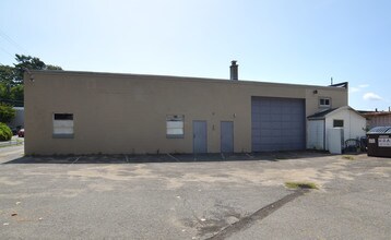 87 Industry Ln in Waterbury, CT - Building Photo - Building Photo