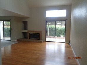 1250 Redwood Ct in Dixon, CA - Building Photo - Building Photo