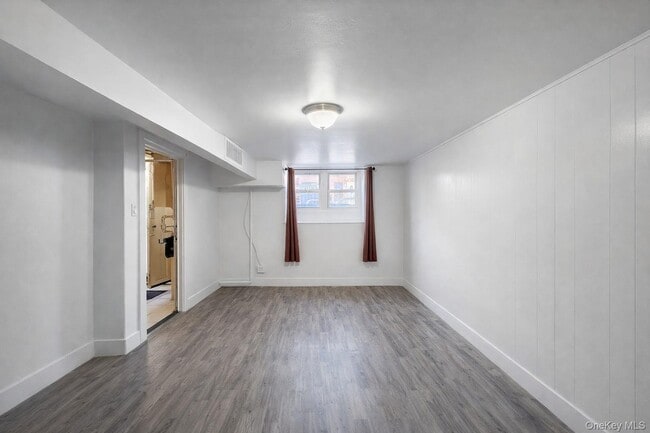 21-19 29th St in Queens, NY - Building Photo - Building Photo