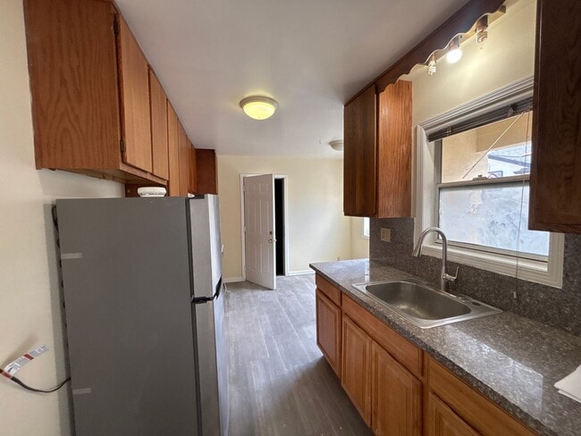 541 Simon St in Hayward, CA - Foto de edificio - Building Photo