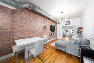 208 6th St in Jersey City, NJ - Building Photo - Building Photo