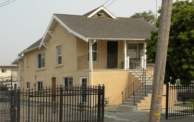 949 73rd Ave in Oakland, CA - Foto de edificio - Building Photo