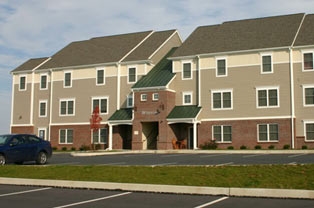 Country Club Apartments in Lancaster, PA - Foto de edificio