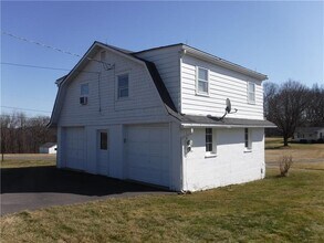 358 Harpers Ferry Rd in Beaver Falls, PA - Building Photo - Building Photo