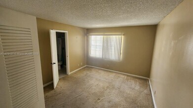 6334 NW 170th Ln in Hialeah, FL - Building Photo - Building Photo