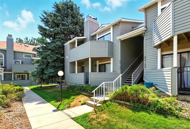 property at 922 S Walden St