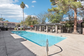 1750 Karen Ave in Las Vegas, NV - Building Photo - Building Photo