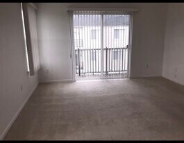 43085 Burlington Dr, Unit Stafford Village North in Sterling Heights, MI - Building Photo