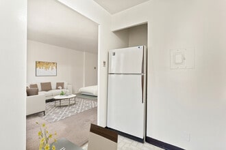 1420 N St NW, Unit 513 in Washington, DC - Building Photo - Building Photo