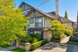4438 Albert St in Burnaby, BC - Building Photo