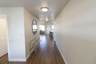 413 NE Nickernut Ln in Redmond, OR - Building Photo - Building Photo