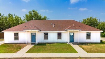 1308 Church St in Eagle Pass, TX - Building Photo