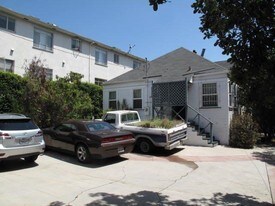 1257 N Sweetzer Ave in West Hollywood, CA - Foto de edificio - Building Photo